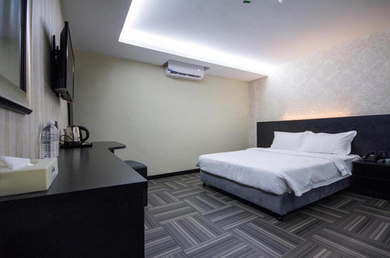 S Hotel Seberang Jaya Esterno foto